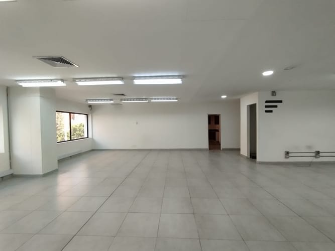 Local en arriendo en Laureles, Medellín, 345 m² · foto 15 de 18