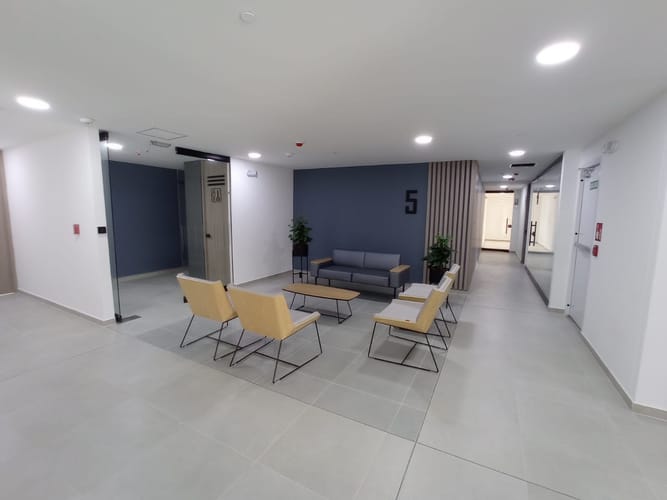 Consultorio en arriendo en El Poblado, Medellín, 35 m² · foto 2 de 12