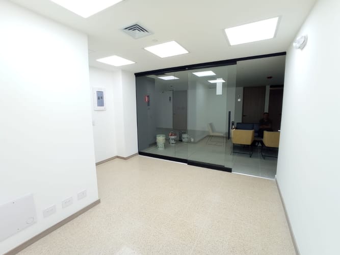 Consultorio en arriendo en El Poblado, Medellín, 35 m² · foto 10 de 12