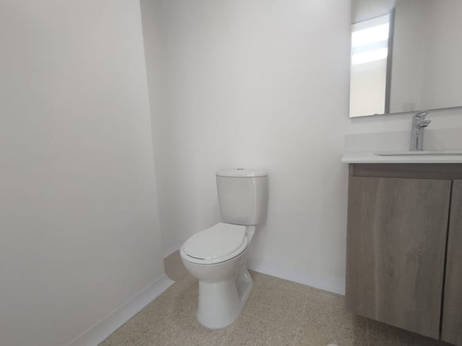 Consultorio en arriendo en El Poblado, Medellín, 33 m² · foto 7 de 9