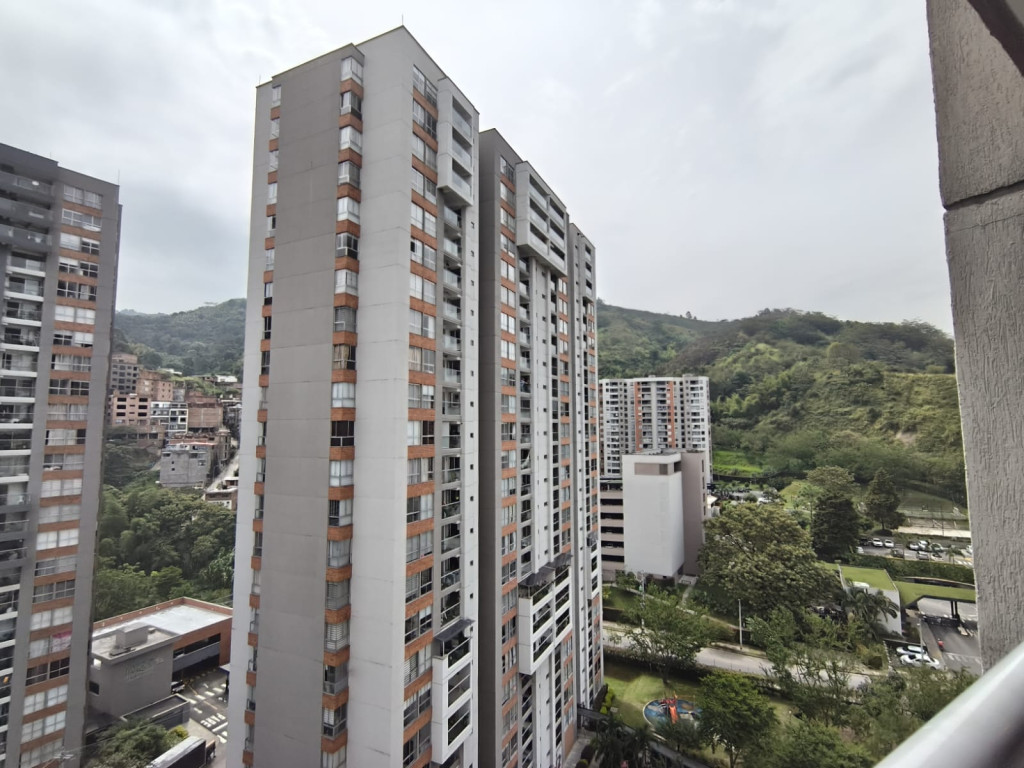 Apartamento en arriendo en Belén, Medellín · foto 11 de 13