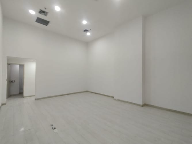 Local en arriendo en El Chagualo, Medellín, 53 m² · foto 3 de 13