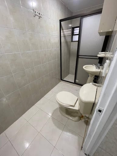 Casa de 4 alcobas en arriendo en Los Colores, Medellín, 130 m² · foto 8 de 10