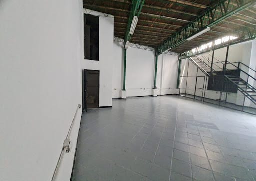 Bodega en arriendo en Perpetuo Socorro, Medellín, 180 m² · foto 10 de 15