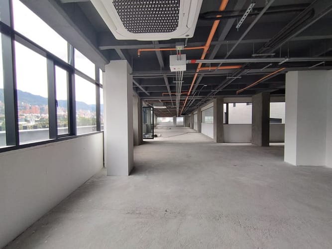 Oficina en arriendo en Cristo Rey, Medellín, 813 m² · foto 5 de 13