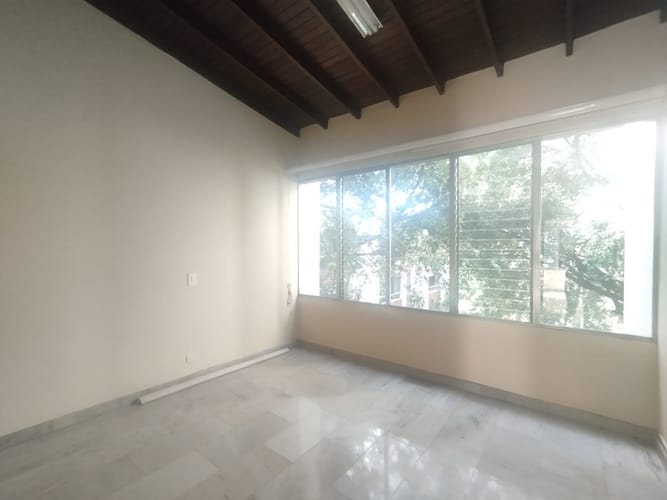 Apartamento de 3 alcobas en arriendo en El Poblado, Medellín, 148 m² · foto 15 de 18