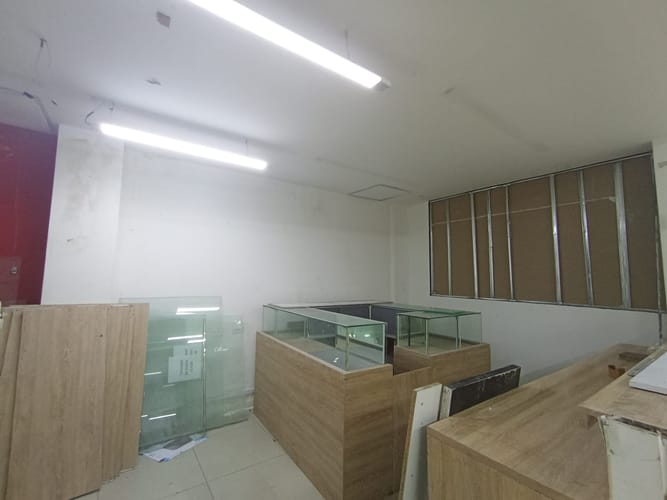 Local en arriendo en La Candelaria, Medellín, 12 m² · foto 2 de 8