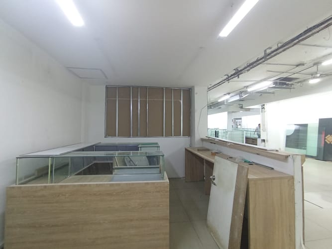 Local en arriendo en La Candelaria, Medellín, 12 m² · foto 5 de 8