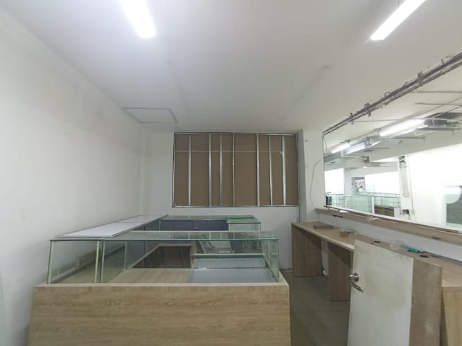 Local en arriendo en La Candelaria, Medellín, 12 m² · foto 8 de 8
