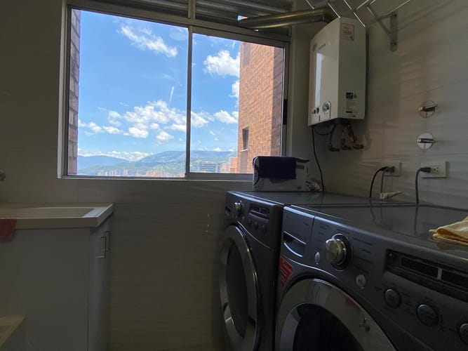Apartamento de 2 alcobas en arriendo en El Poblado, Medellín, 103 m² · foto 5 de 20