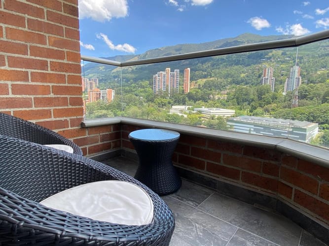 Apartamento de 2 alcobas en arriendo en El Poblado, Medellín, 103 m² · foto 9 de 20
