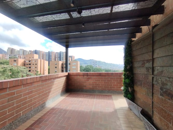 Apartamento de 3 alcobas en arriendo en El Poblado, Medellín, 162 m² · foto 2 de 20