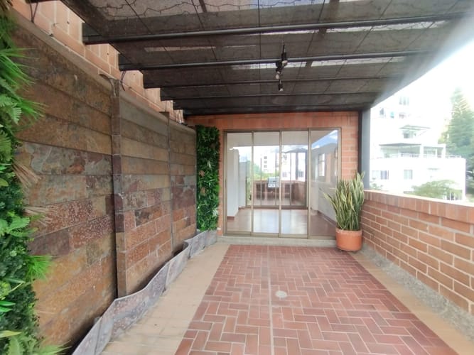 Apartamento de 3 alcobas en arriendo en El Poblado, Medellín, 162 m² · foto 3 de 20