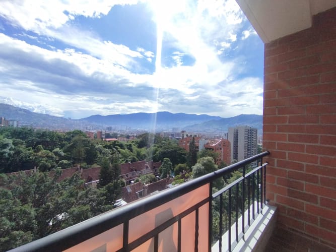 Apartamento de 3 alcobas en arriendo en El Poblado, Medellín, 162 m² · foto 5 de 20