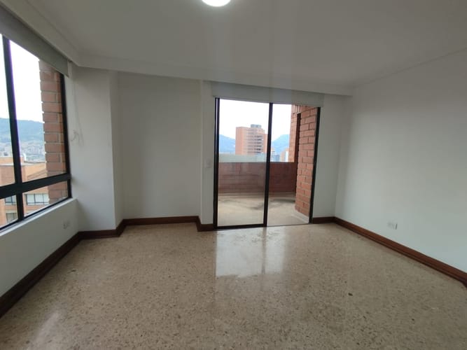 Apartamento de 3 alcobas en arriendo en Los Balsos, Medellín, 160 m² · foto 2 de 20