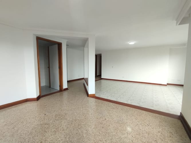 Apartamento de 3 alcobas en arriendo en Los Balsos, Medellín, 160 m² · foto 3 de 20