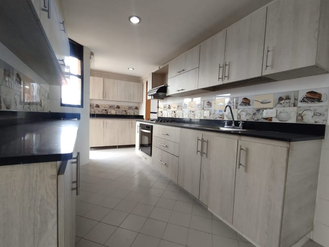 Apartamento de 3 alcobas en arriendo en Los Balsos, Medellín, 160 m² · foto 9 de 20