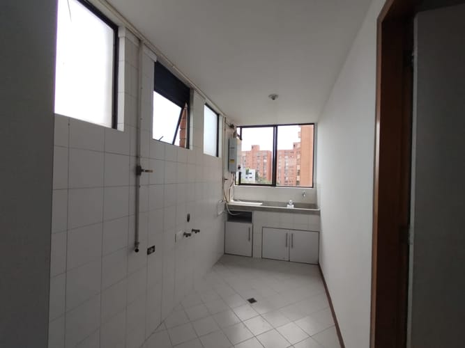 Apartamento de 3 alcobas en arriendo en Los Balsos, Medellín, 160 m² · foto 14 de 20