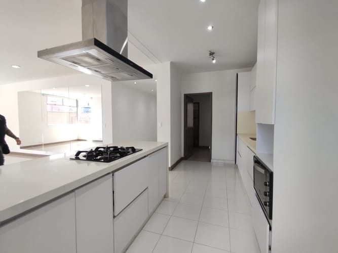 Apartamento de 3 alcobas en arriendo en Lalinde, Medellín, 137 m² · foto 14 de 20