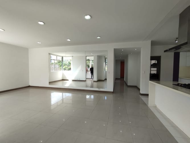 Apartamento de 3 alcobas en arriendo en Lalinde, Medellín, 137 m² · foto 16 de 20