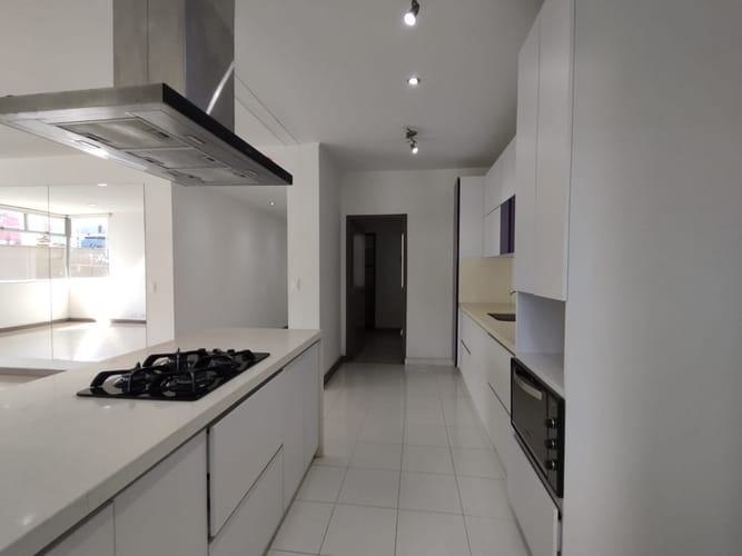 Apartamento de 3 alcobas en arriendo en Lalinde, Medellín, 137 m² · foto 17 de 20