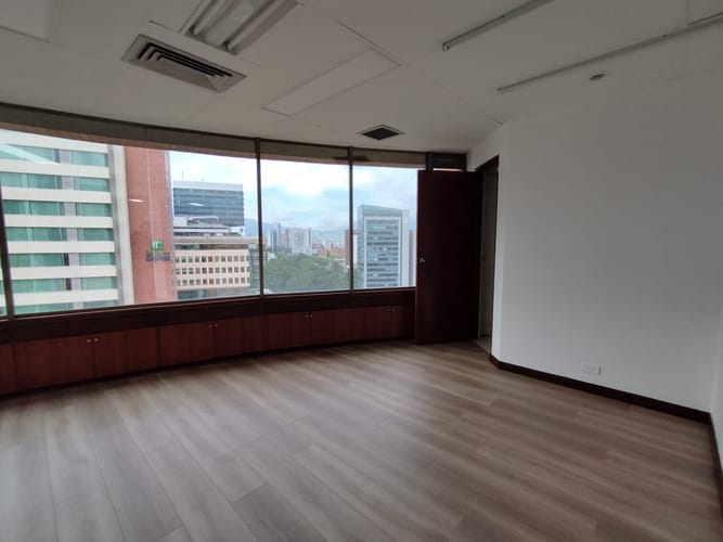 Oficina en arriendo en El Poblado, Medellín, 53 m² · foto 2 de 11