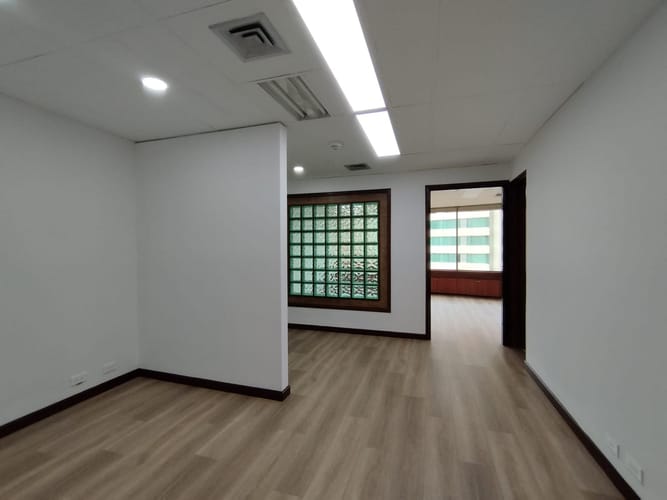 Oficina en arriendo en El Poblado, Medellín, 53 m² · foto 3 de 11