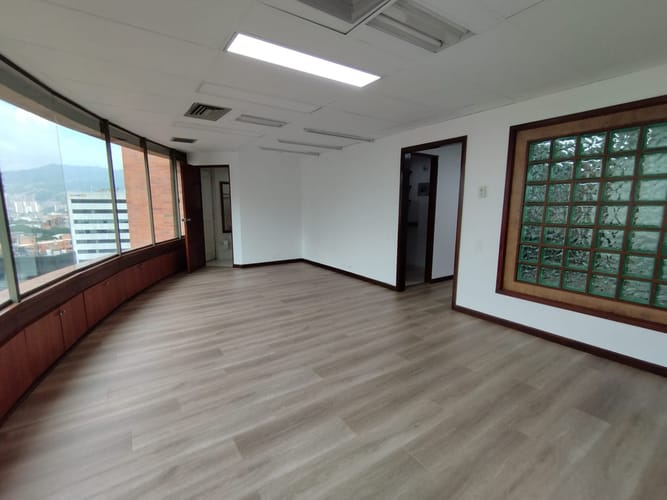 Oficina en arriendo en El Poblado, Medellín, 53 m² · foto 7 de 11