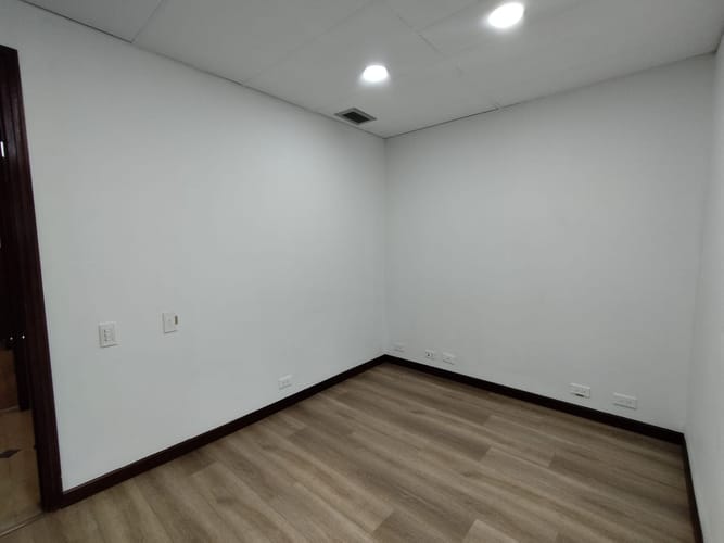 Oficina en arriendo en El Poblado, Medellín, 53 m² · foto 9 de 11