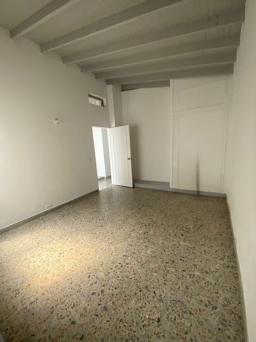 Casa de 5 alcobas en arriendo en Laureles, Medellín, 440 m² · foto 3 de 20