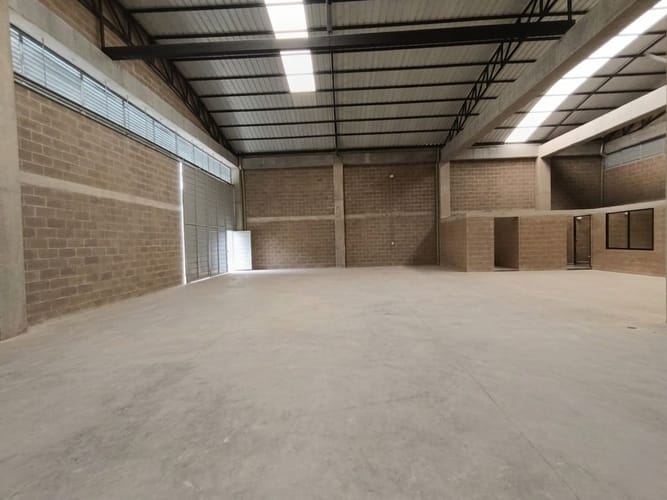 Bodega en arriendo en Monteazul, Sabaneta, 441 m² · foto 3 de 20