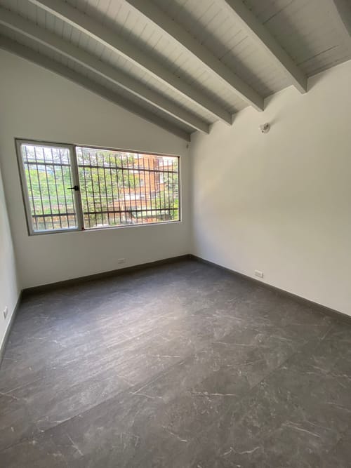 Casa de 5 alcobas en arriendo en Laureles, Medellín, 440 m² · foto 6 de 20