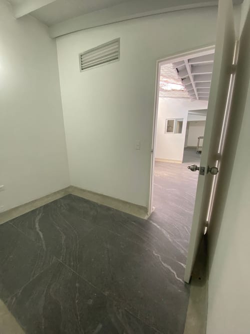 Casa de 5 alcobas en arriendo en Laureles, Medellín, 440 m² · foto 7 de 20