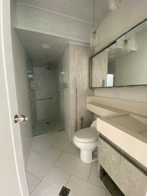 Casa de 5 alcobas en arriendo en Laureles, Medellín, 440 m² · foto 9 de 20