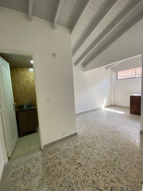 Casa de 5 alcobas en arriendo en Laureles, Medellín, 440 m² · foto 17 de 20