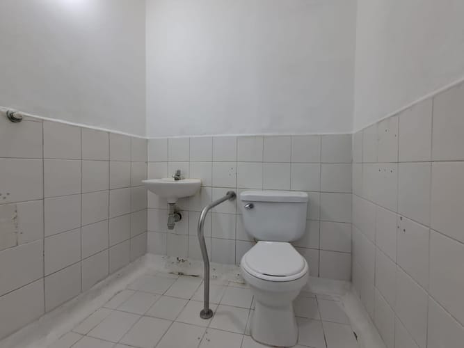 Casa de 14 alcobas en arriendo en Boston, Medellín, 580 m² · foto 3 de 20