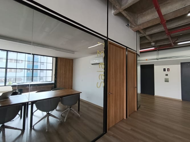 Oficina en arriendo en Laureles, Medellín, 12 m² · foto 7 de 9