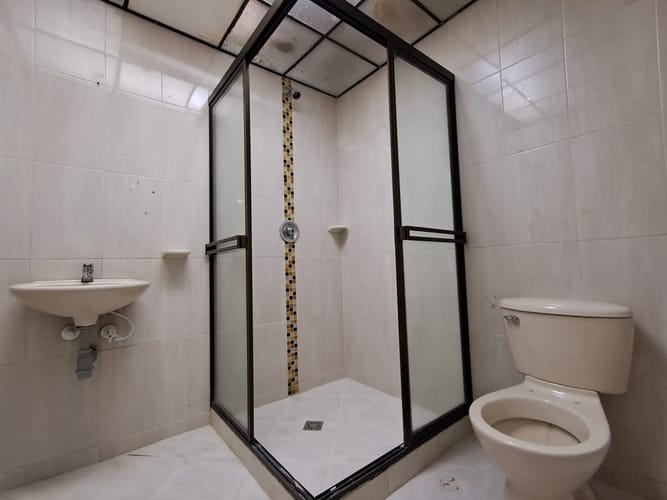 Casa de 14 alcobas en arriendo en Boston, Medellín, 580 m² · foto 18 de 20