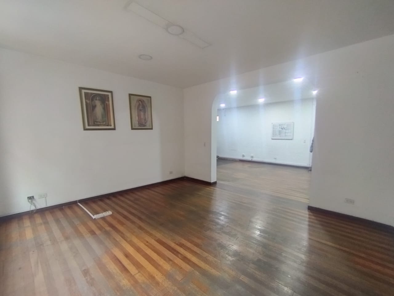 Casa en arriendo en La Candelaria, Medellín · foto 2 de 17