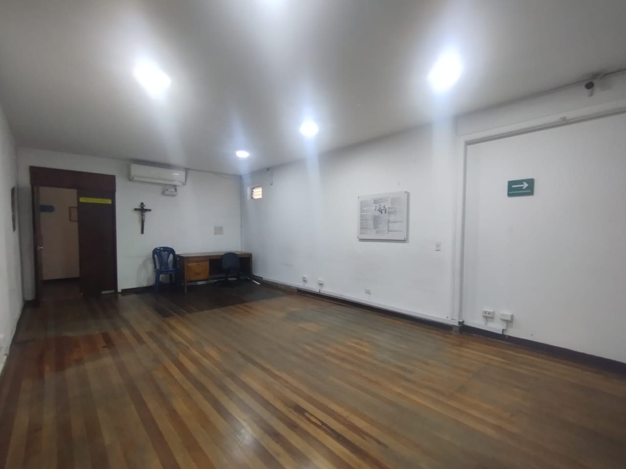 Casa en arriendo en La Candelaria, Medellín · foto 3 de 17