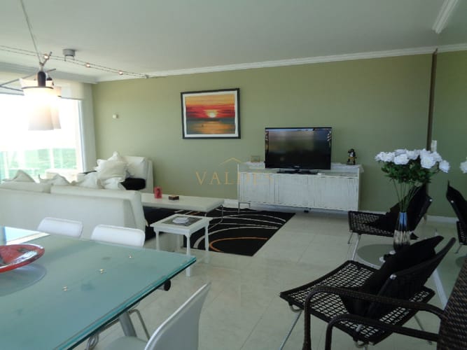Apartamento en Mansa, 3 dormitorios, alquiler anual, PUNTA DEL ESTE · Foto 2