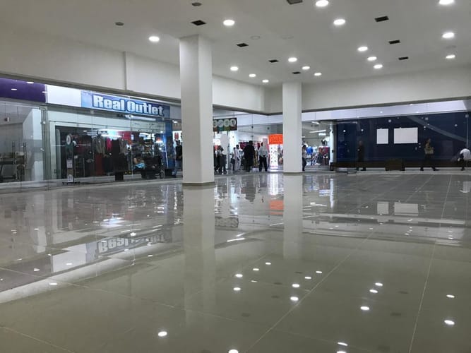 Local en arriendo en El Poblado, Medellín, 293 m² · foto 5 de 8