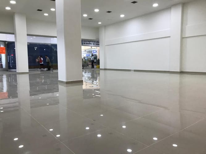 Local en arriendo en El Poblado, Medellín, 293 m² · foto 6 de 8