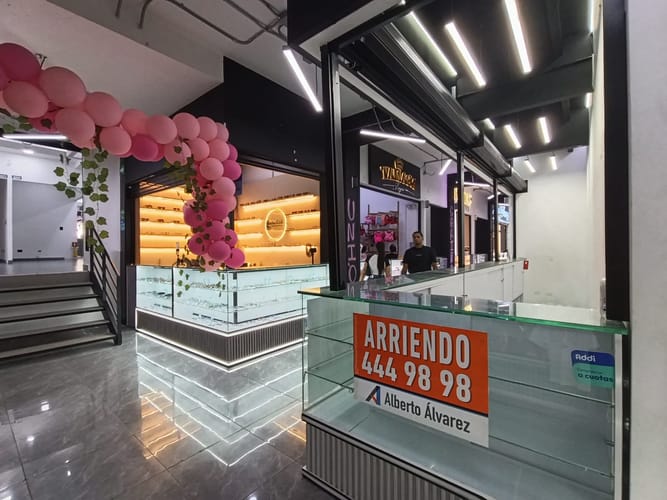 Local en arriendo en Guayaquil, Medellín, 12 m² · foto 2 de 7