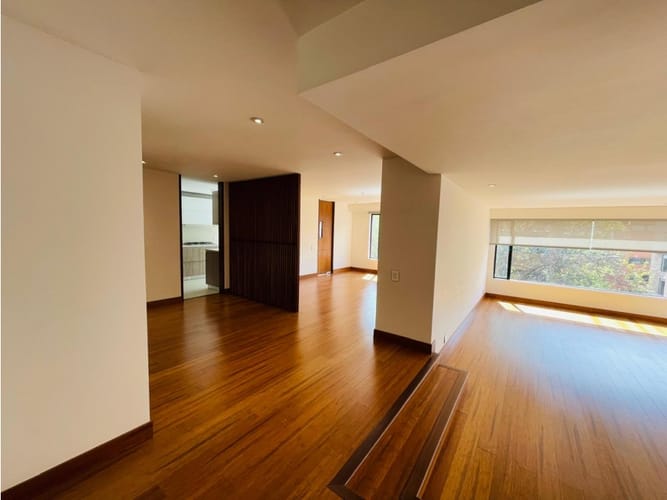 Apartamento de 3 alcobas en venta en El Nogal, Bogotá, 255 m² · foto 2 de 24