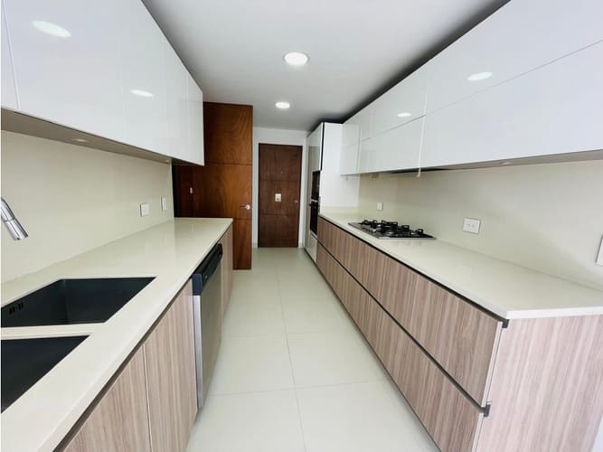 Apartamento de 3 alcobas en venta en El Nogal, Bogotá, 255 m² · foto 13 de 24