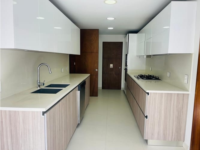 Apartamento de 3 alcobas en venta en El Nogal, Bogotá, 255 m² · foto 14 de 24