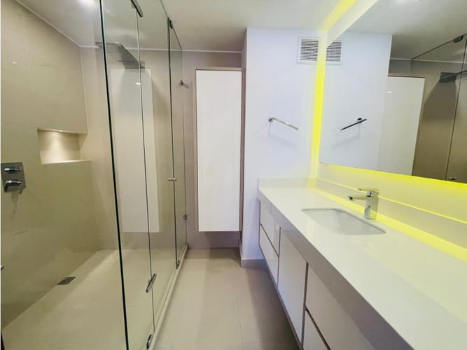 Apartamento de 3 alcobas en venta en El Nogal, Bogotá, 255 m² · foto 21 de 24