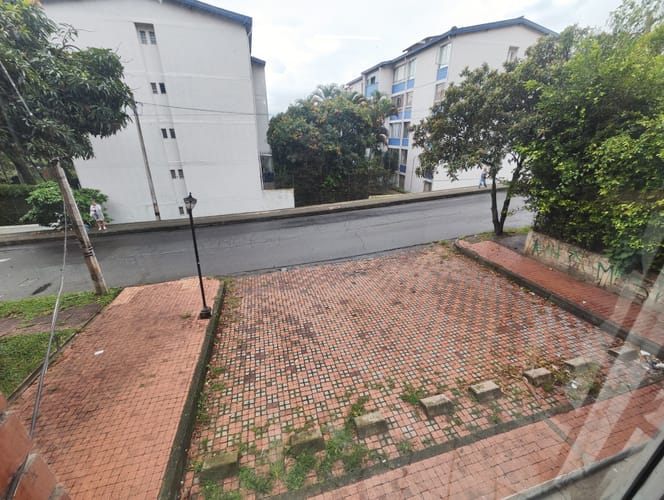 Local en arriendo en Calasanz, Medellín, 77 m² · foto 2 de 13