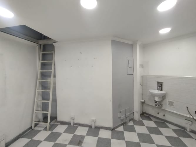 Local en arriendo en La Candelaria, Medellín, 12 m² · foto 2 de 7